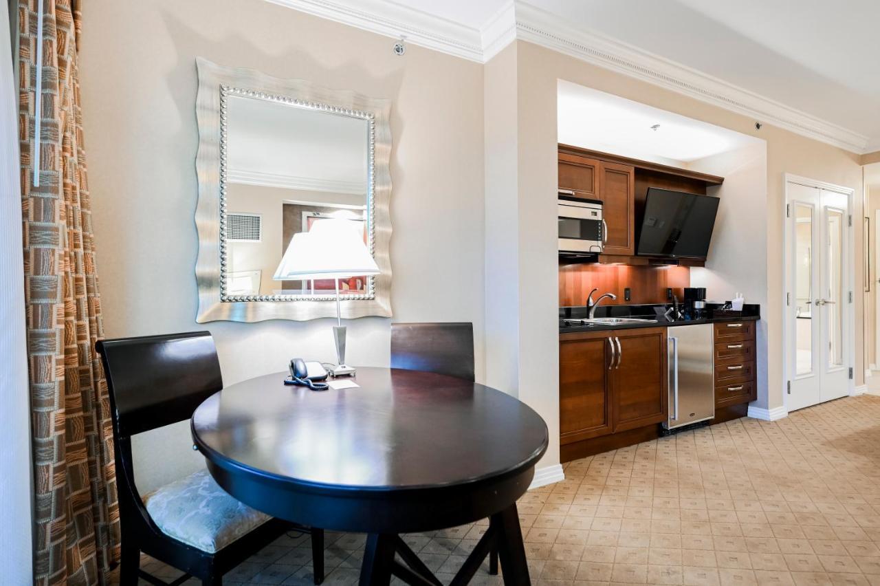 Penthouse Suite With Strip View At The Signature At Mgm Grand Las Vegas Kültér fotó